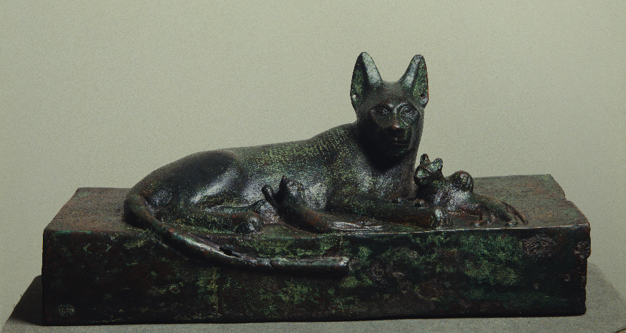 cat paintings: Cat with kittens, Saite period (664–525 BCE), Calouste Gulbenkian Museum, Lisbon, Portugal.
